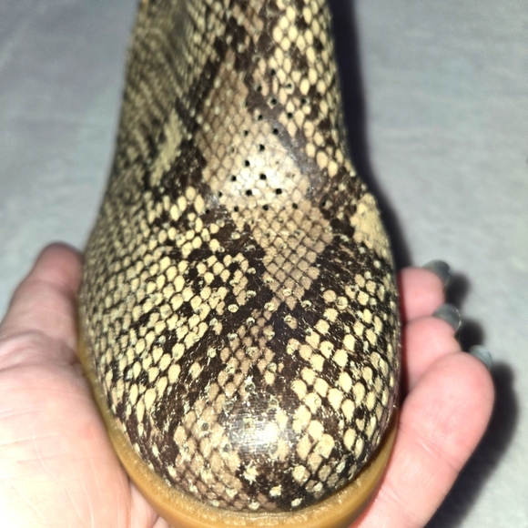 Baretraps Women's Snake Skin Print Ankle Booties - Gold Size 6 1/2 Classic - Picture 8 of 10